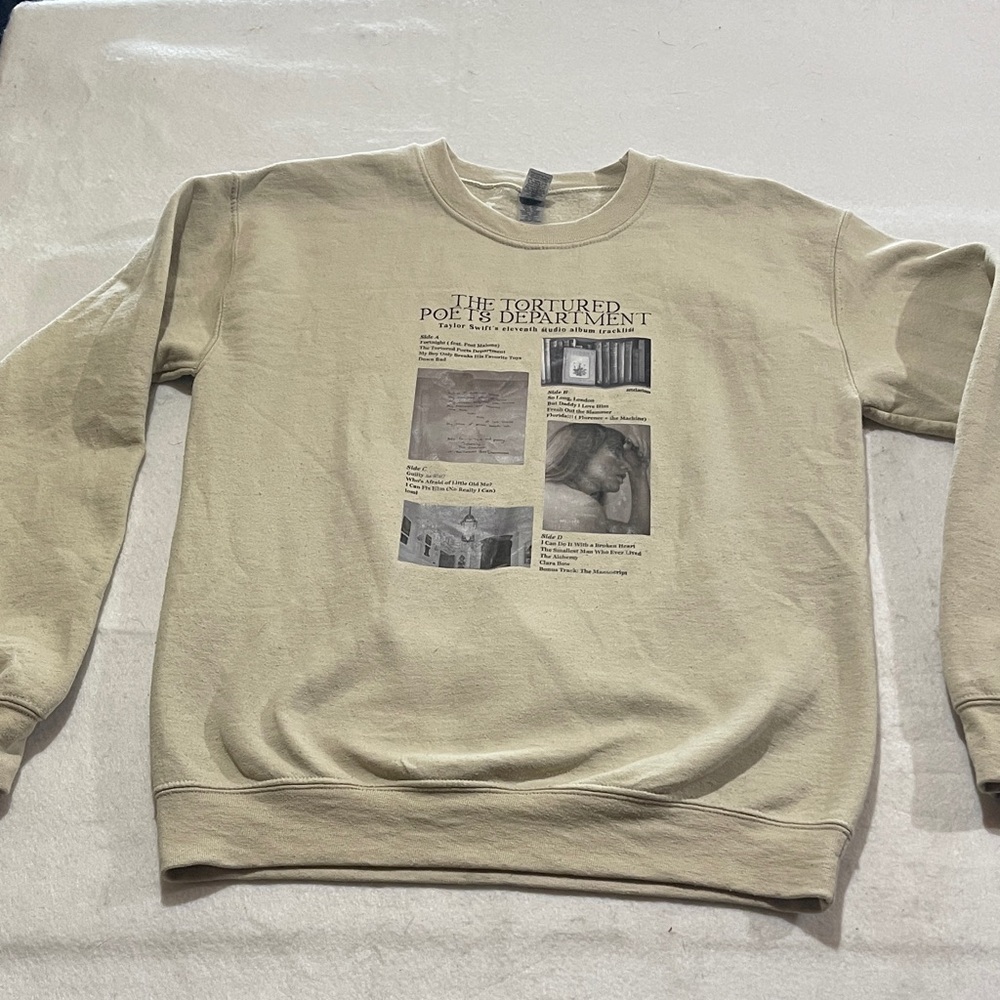 Taylor Swift Sweatshirt Gildan Graphic Cream Crewneck Sweater Size Small